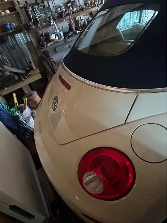 2006 Volkswagen New Beetle - Image 9 of 10
