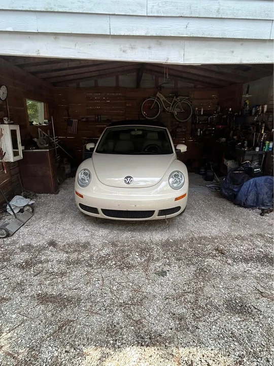 2006 Volkswagen New Beetle - Image 2 of 10