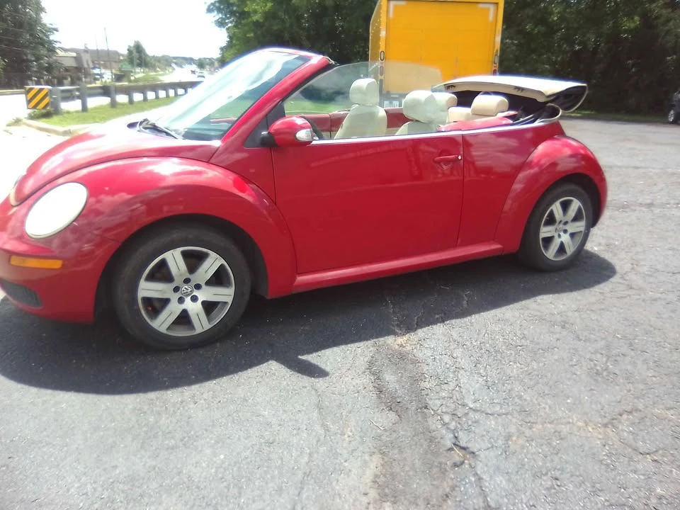 2006 Volkswagen New Beetle - Image 2 of 11