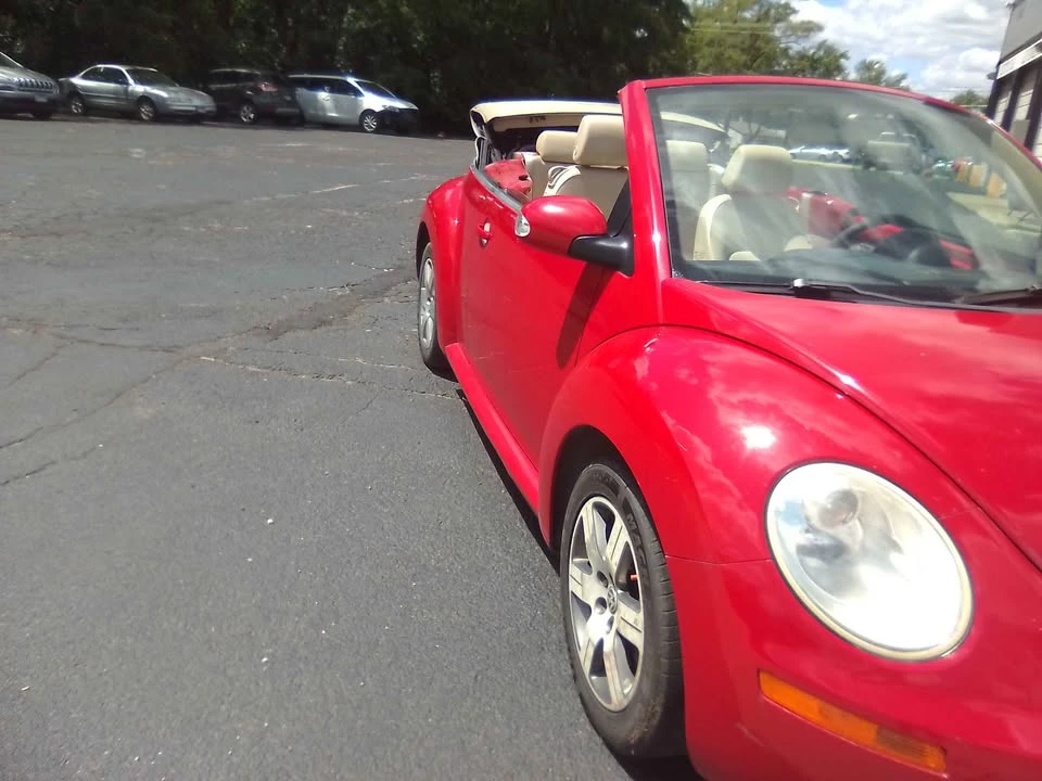 2006 Volkswagen New Beetle - Image 3 of 11