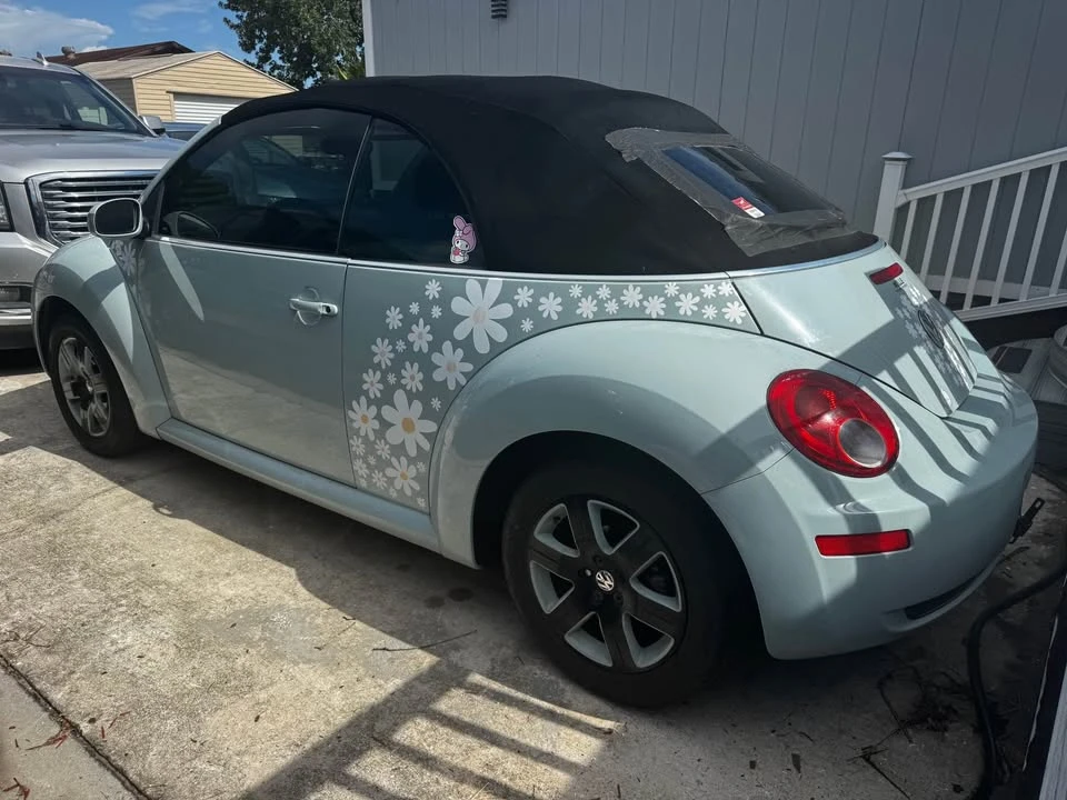 2006 Volkswagen New Beetle - Image 2 of 12