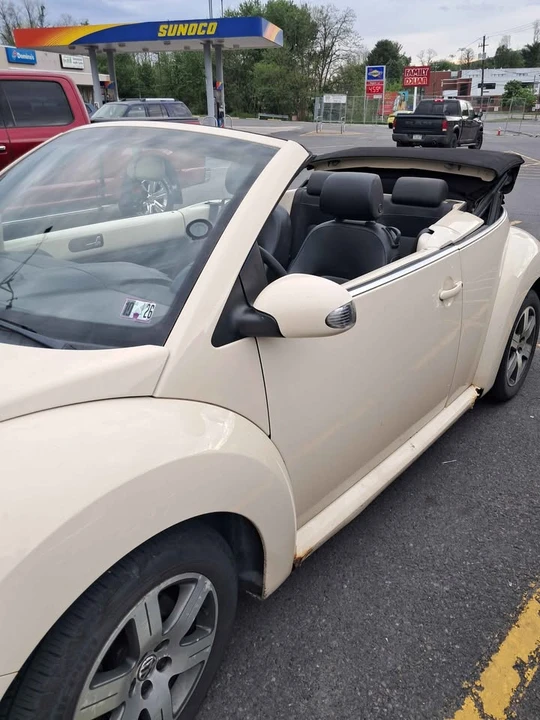 2006 Volkswagen New Beetle - Image 7 of 8