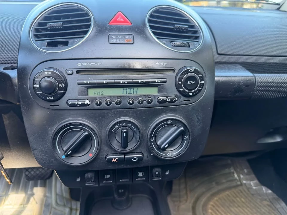 2006 Volkswagen New Beetle - Image 19 of 20
