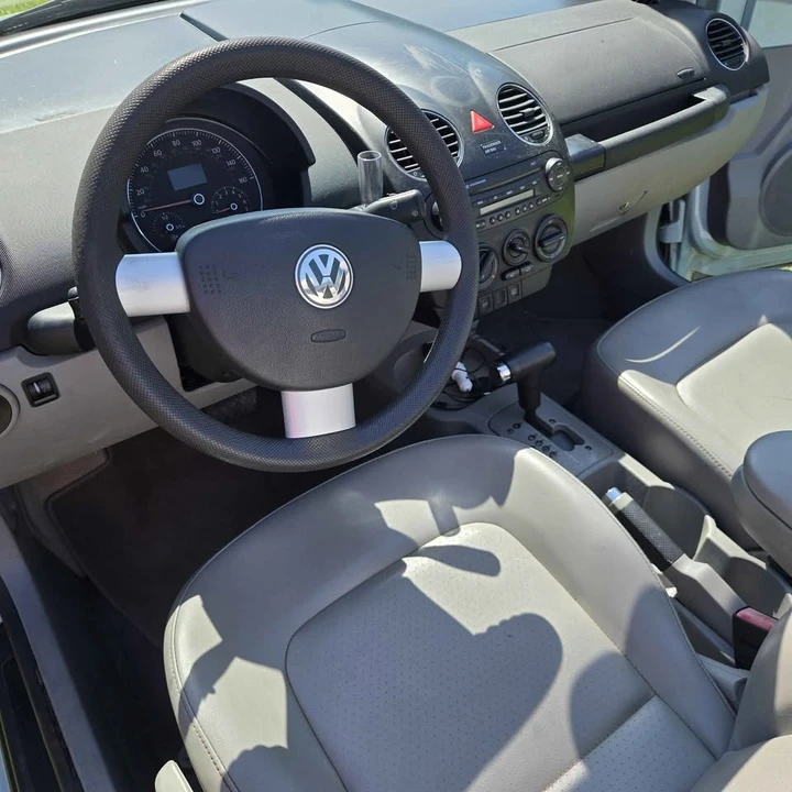 2006 Volkswagen New Beetle - Image 6 of 11