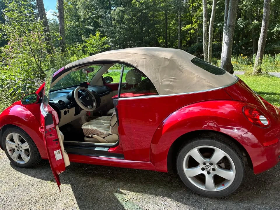 2006 Volkswagen New Beetle - Image 5 of 8