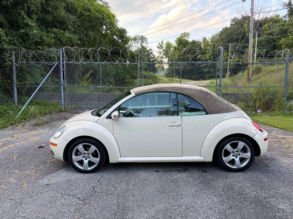 2006 Volkswagen New Beetle - Image 2 of 15