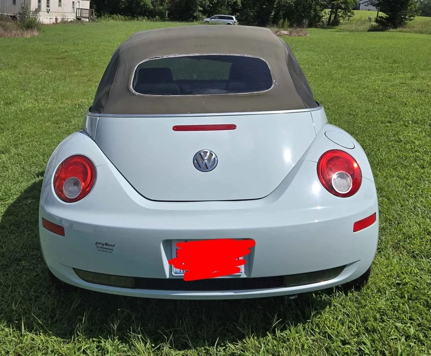 2006 Volkswagen New Beetle - Image 2 of 11
