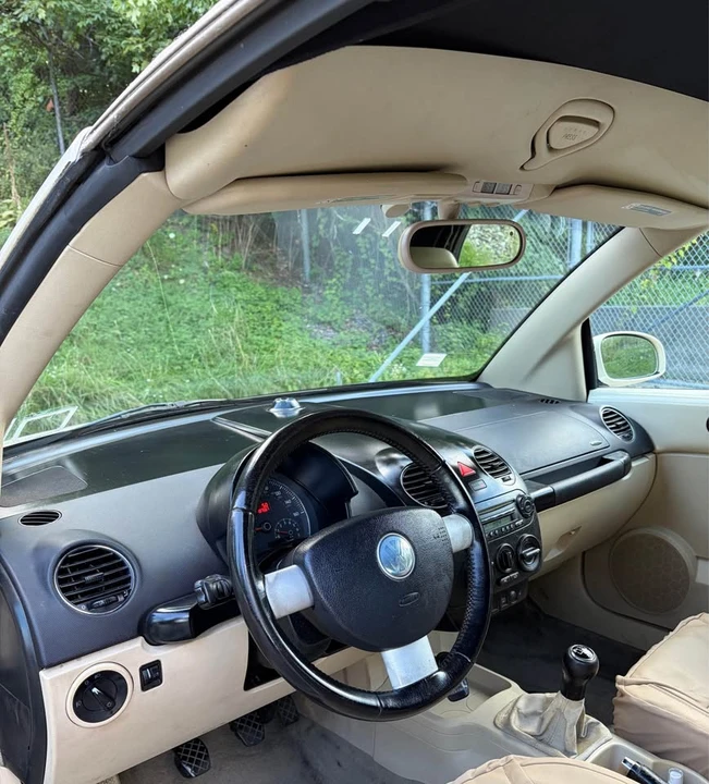 2006 Volkswagen New Beetle - Image 9 of 15