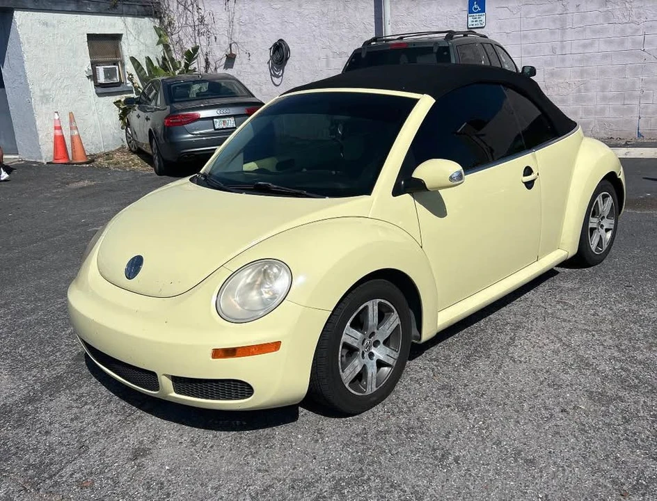 2006 Volkswagen New Beetle - Image 4 of 5