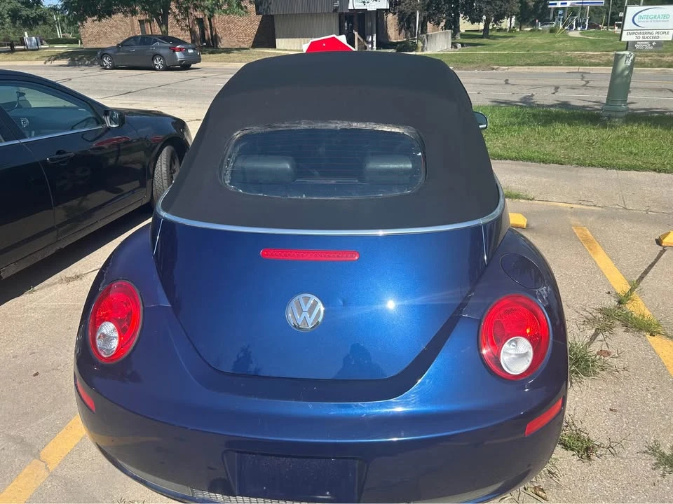 2006 Volkswagen New Beetle - Image 5 of 8