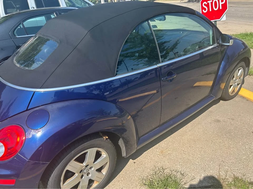 2006 Volkswagen New Beetle - Image 6 of 8