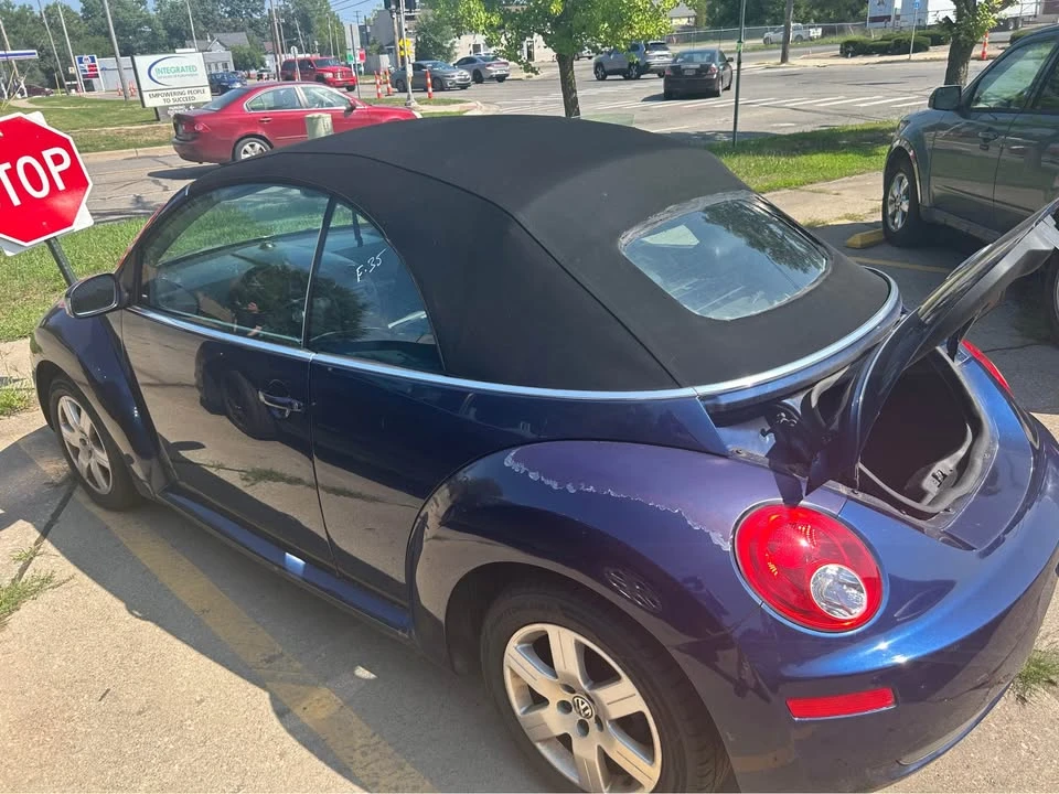 2006 Volkswagen New Beetle - Image 4 of 8