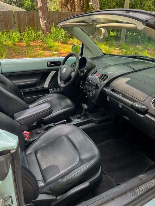 2006 Volkswagen New Beetle - Image 13 of 17
