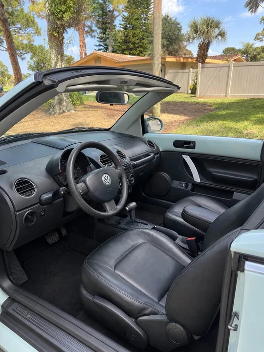 2006 Volkswagen New Beetle - Image 11 of 17