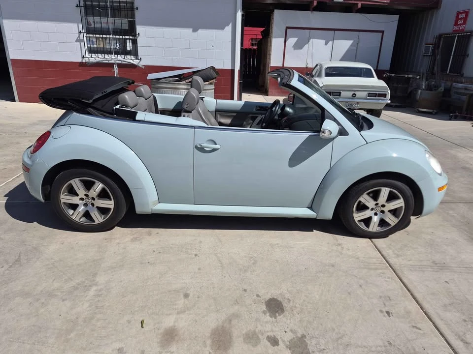 2006 Volkswagen New Beetle - Image 2 of 19