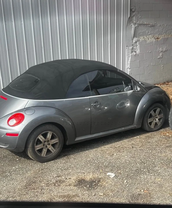 2006 Volkswagen New Beetle - Image 2 of 5