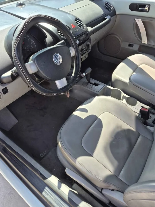 2006 Volkswagen New Beetle - Image 16 of 19