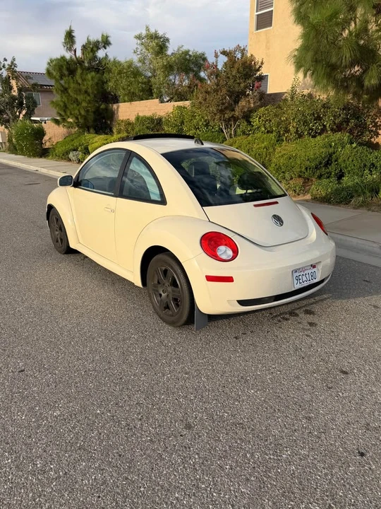 2006 Volkswagen New Beetle - Image 6 of 9