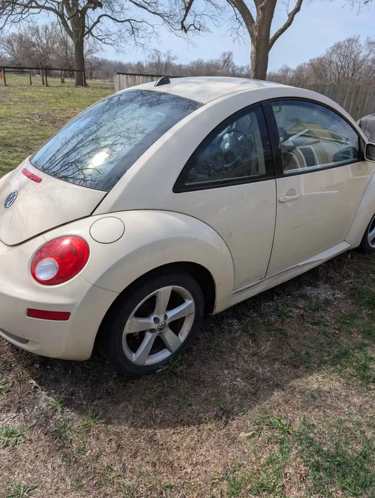 2006 Volkswagen New Beetle - Image 5 of 17