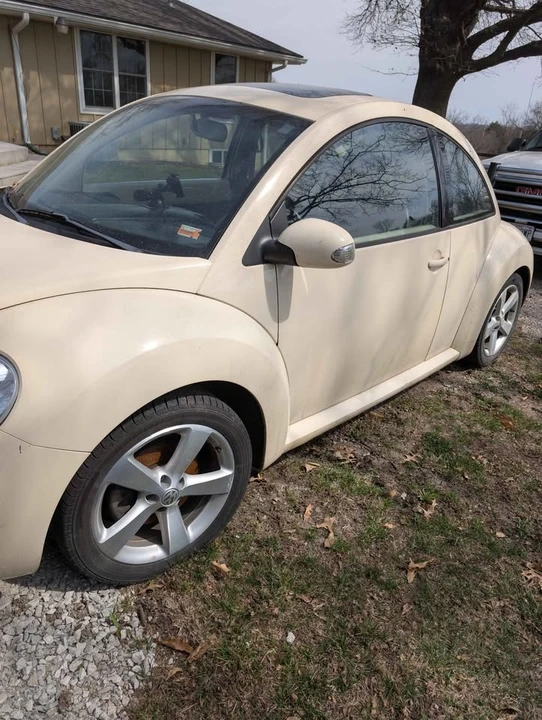 2006 Volkswagen New Beetle - Image 2 of 17