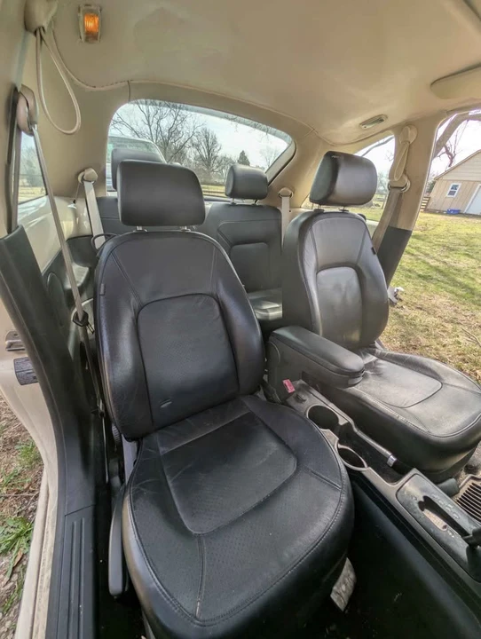 2006 Volkswagen New Beetle - Image 8 of 17