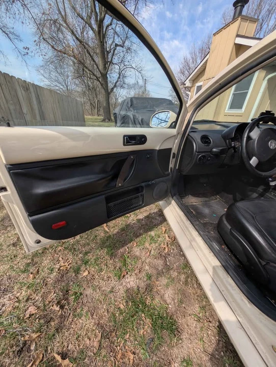 2006 Volkswagen New Beetle - Image 9 of 17