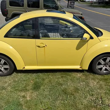2006 Volkswagen Beetle 2.5L Hatchback 2D