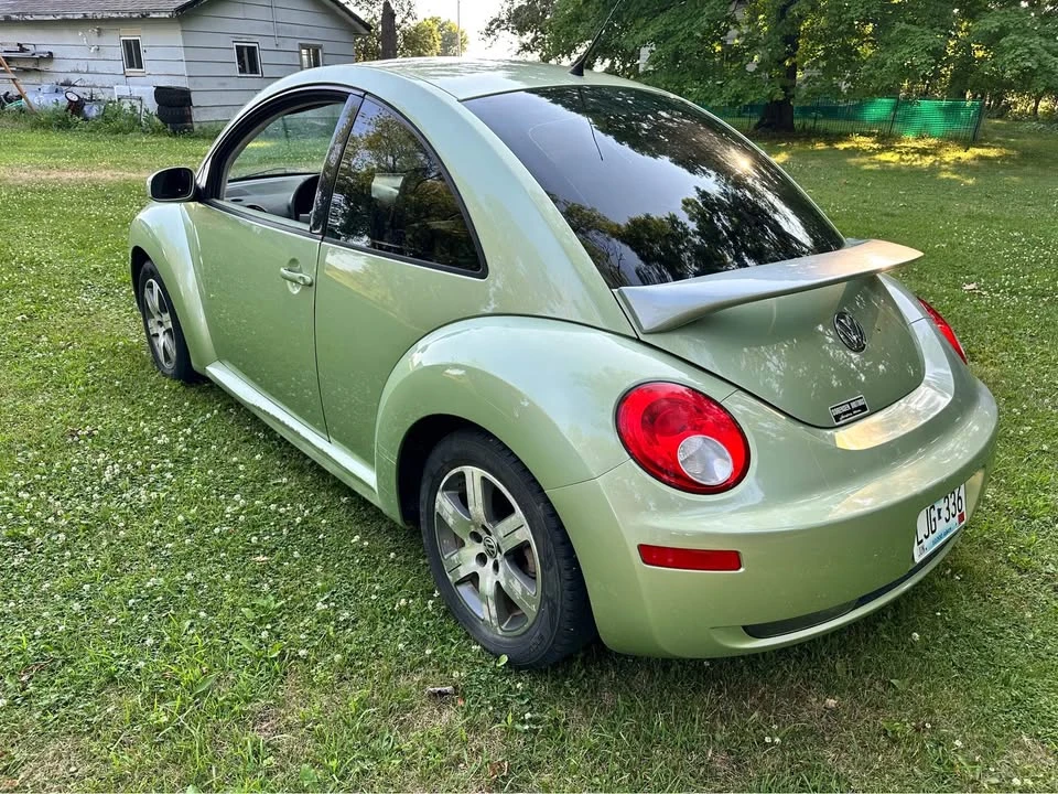 2006 Volkswagen New Beetle - Image 5 of 16