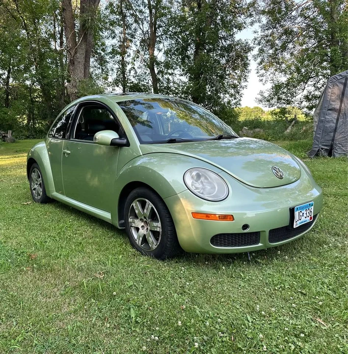 2006 Volkswagen New Beetle - Image 2 of 16