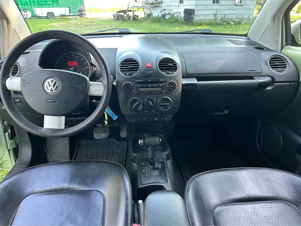 2006 Volkswagen New Beetle - Image 9 of 16