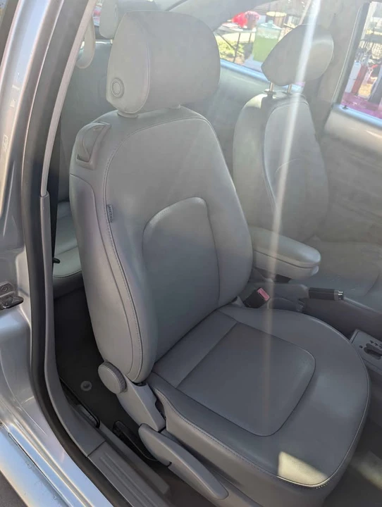 2006 Volkswagen New Beetle - Image 8 of 17