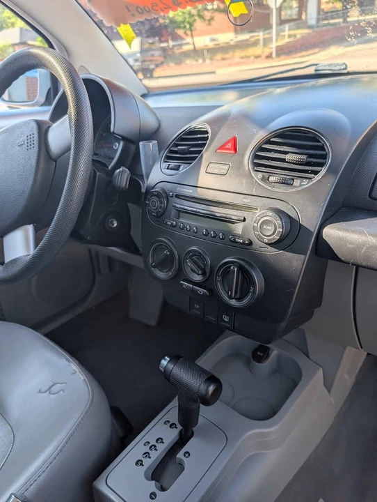 2006 Volkswagen New Beetle - Image 10 of 17