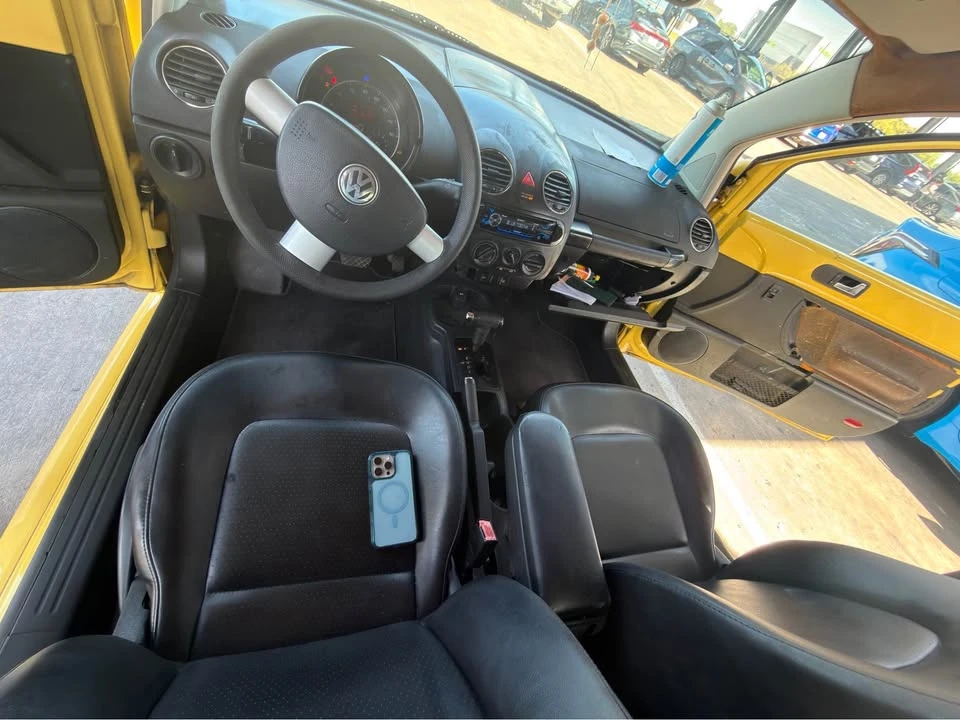 2006 Volkswagen New Beetle - Image 8 of 13