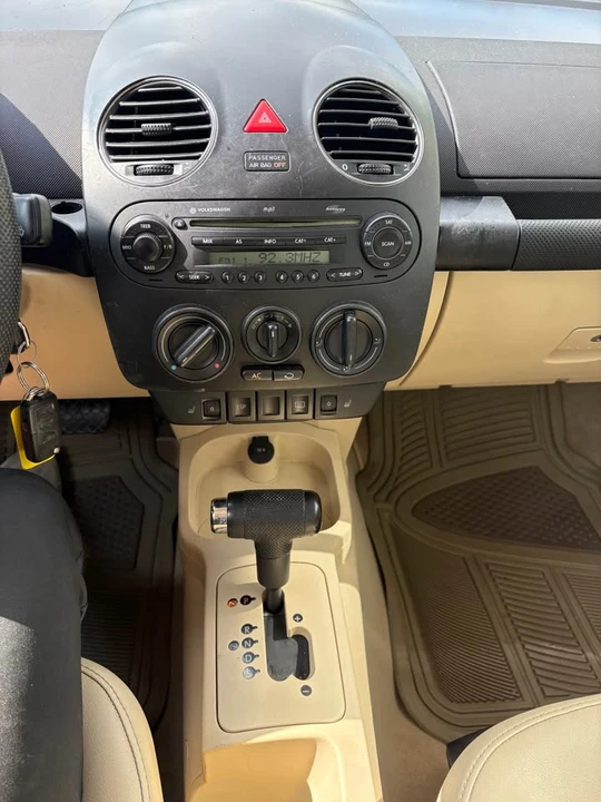 2006 Volkswagen New Beetle - Image 8 of 9