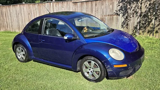 2006 Volkswagen Beetle 2.5L Hatchback 2D