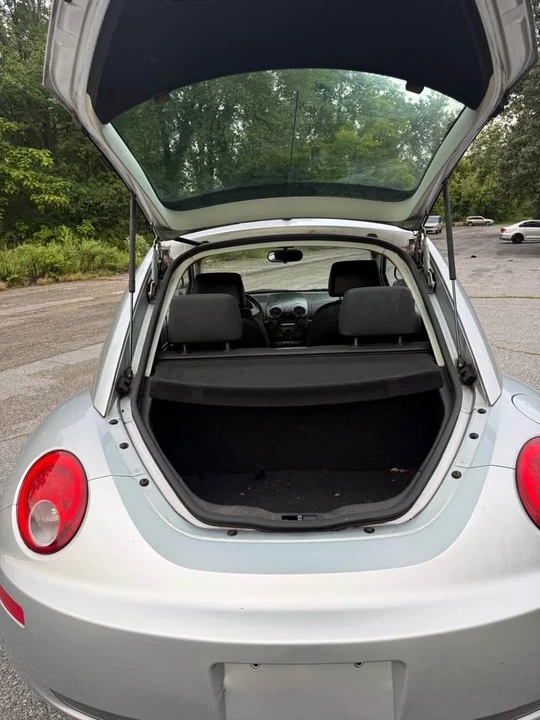2006 Volkswagen New Beetle - Image 8 of 11