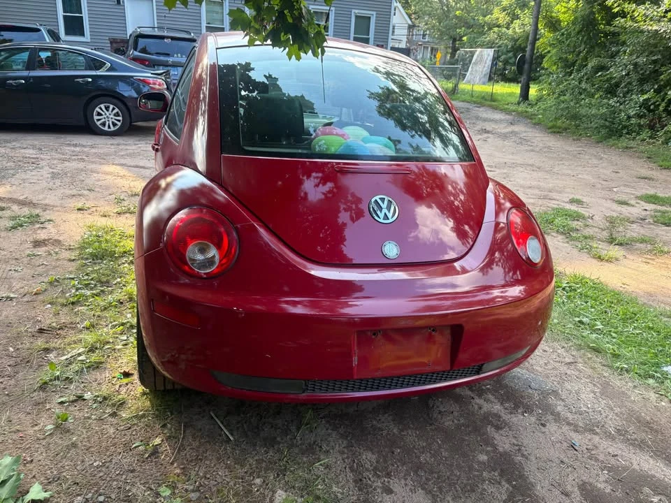 2006 Volkswagen New Beetle - Image 5 of 10