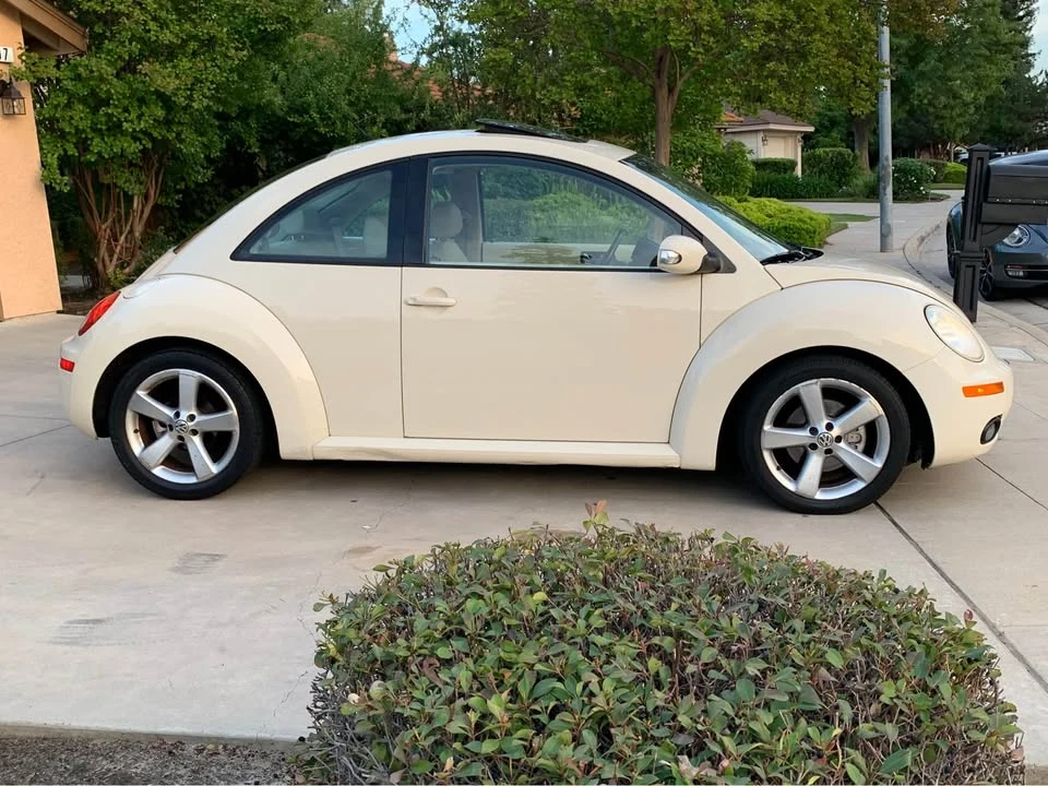 2006 Volkswagen New Beetle - Image 10 of 11