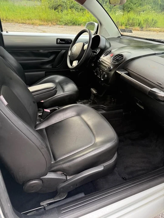 2006 Volkswagen New Beetle - Image 9 of 11