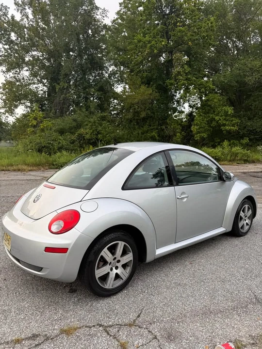 2006 Volkswagen New Beetle - Image 6 of 11