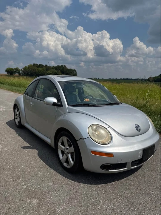 2006 Volkswagen New Beetle - Image 2 of 8