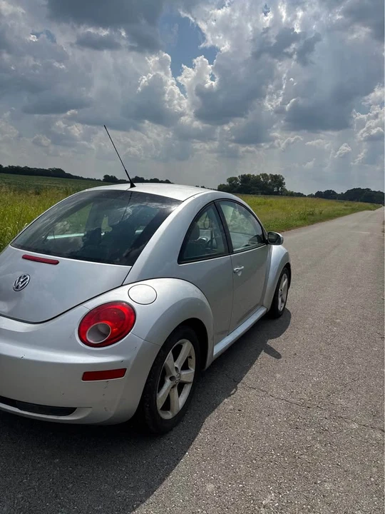 2006 Volkswagen New Beetle - Image 4 of 8