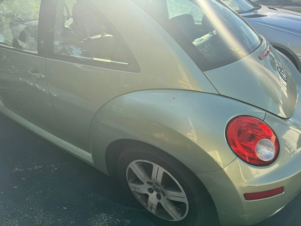 2006 Volkswagen New Beetle - Image 8 of 14