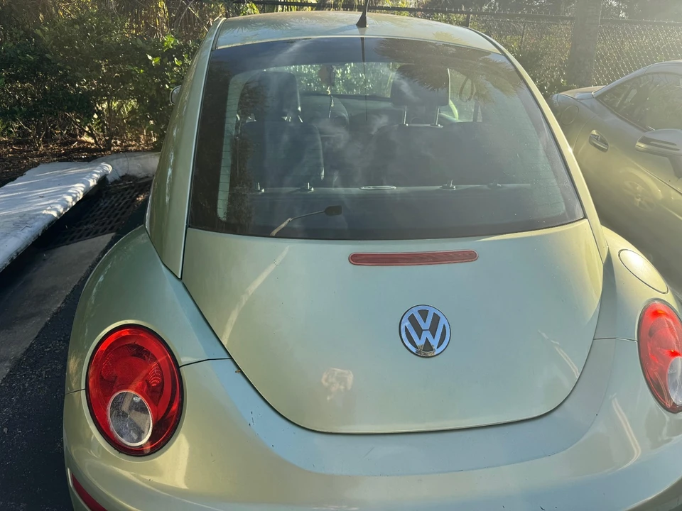 2006 Volkswagen New Beetle - Image 9 of 14