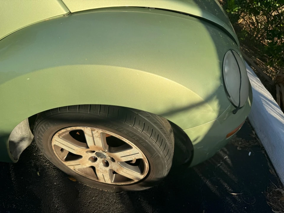 2006 Volkswagen New Beetle - Image 13 of 14