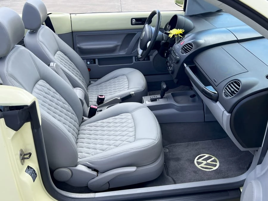 2006 Volkswagen New Beetle - Image 17 of 19
