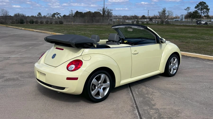 2006 Volkswagen New Beetle - Image 2 of 19