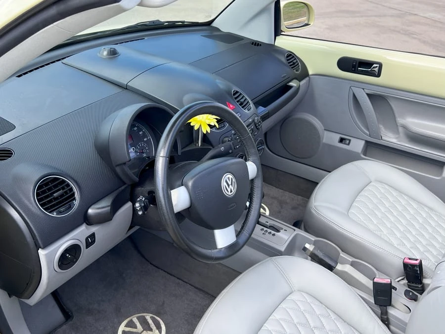 2006 Volkswagen New Beetle - Image 14 of 19