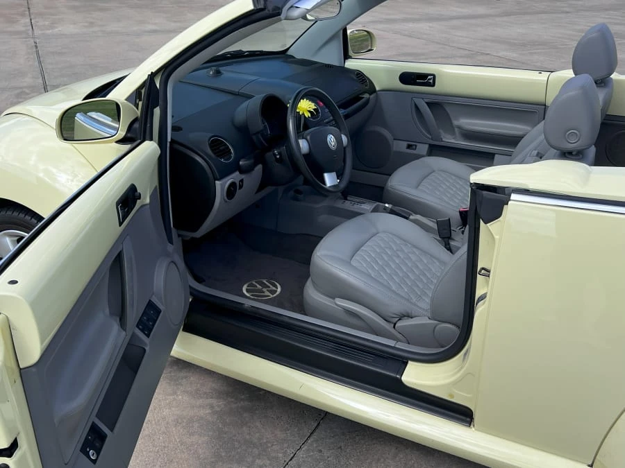 2006 Volkswagen New Beetle - Image 13 of 19