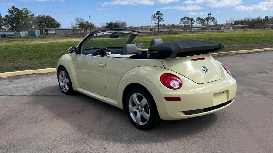 2006 Volkswagen New Beetle - Image 10 of 19